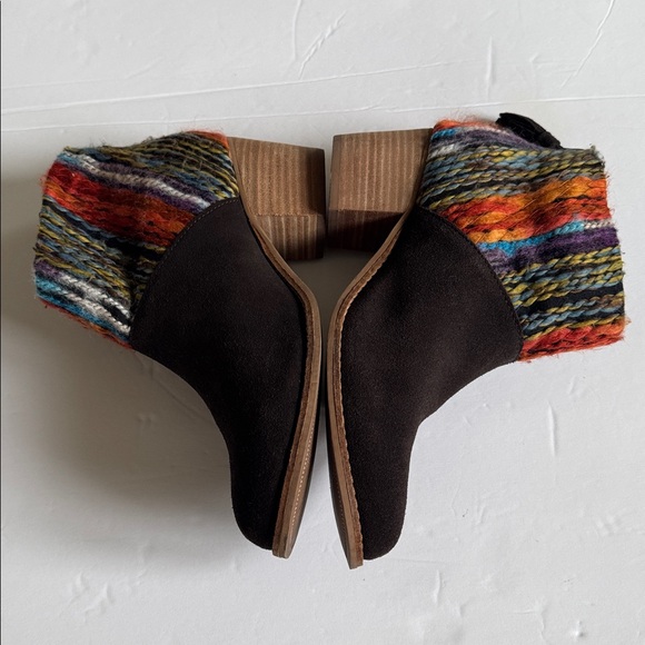 TOMS Leila Chocolate Brown Suede Colorful Yarn Back Zipper Fringe Bootie Sz 8W - Picture 8 of 13